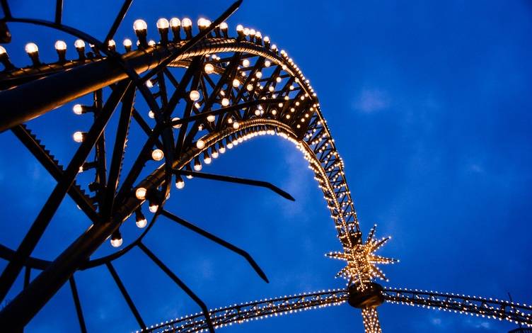 Weihnachtsmarkzeit: Der Licherdom auf der Königsallee