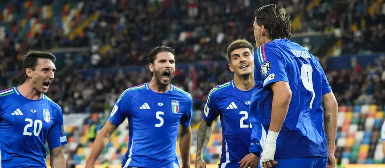 Mateo Retegui jubelt mit Manuel Locatelli