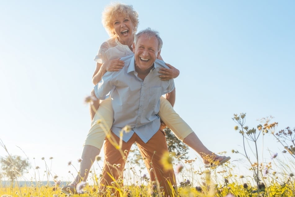 Mit Gelencium Hyaluron Intense endlich wieder lachen und den Alltag mit Freude genießen.