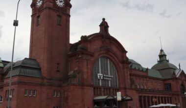 Großkontrolle in Wiesbaden: Polizei am Hauptbahnhof im Einsatz