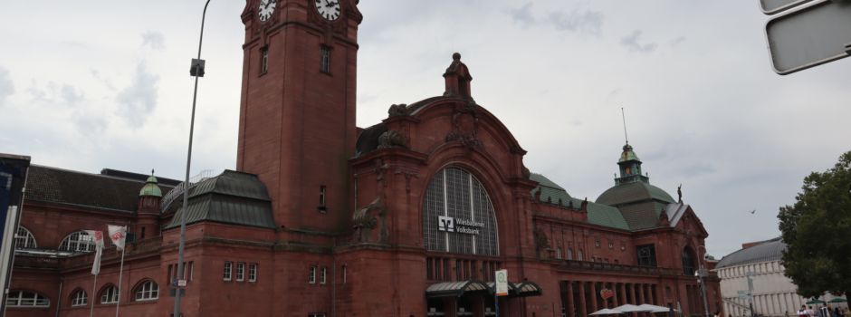 Großkontrolle in Wiesbaden: Polizei am Hauptbahnhof im Einsatz