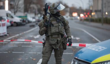 Mann nach Stunden überwältigt: Schüsse! SEK stürmt Haus in Köln | Regional