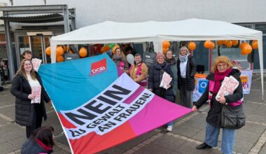 Vor dem Gesundheitszentrum in der Silberhöhe wurde über Hilfsangebote für Frauen, denen Gewalt angetan wird, informiert. Und zugleich mehr Zivilcourage gefordert.