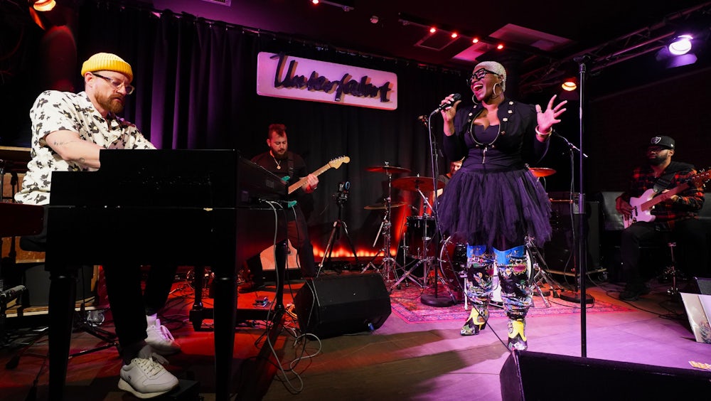 Umjubelter Auftritt in München (von links): Ondre J. Pivac, Ricky Pistone, Kennedy und Eugene Rogers (von links). Klein im Hintergrund zu sehen: Schlagzeuger Vincent Golly.
