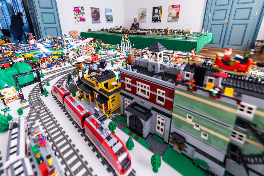 Pfinzgaumuseum: „Achtung Zugdurchfahrt! Spielzeugeisenbahnen in Betrieb“