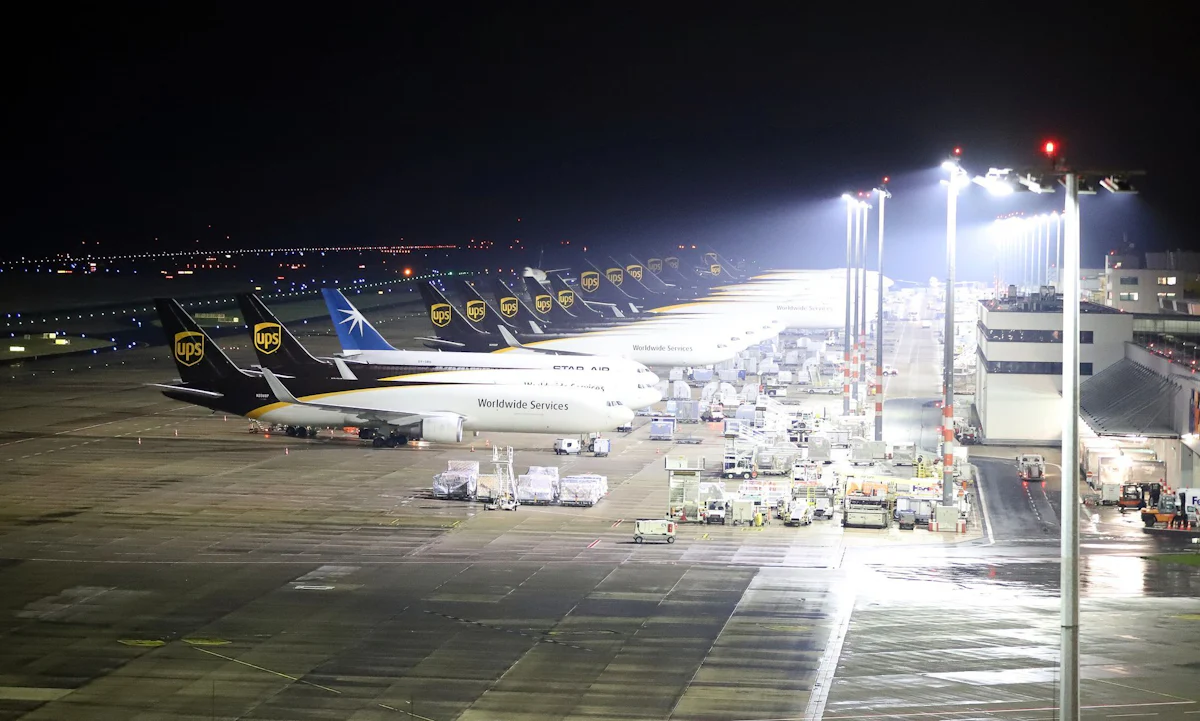 Glätte - Blitzeis legt Flugbetrieb in Köln/Bonn für 45 Minuten lahm - Panorama