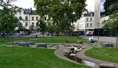 Diebstahl in Wiesbaden: Täter bedroht Autobesitzer mit Messer