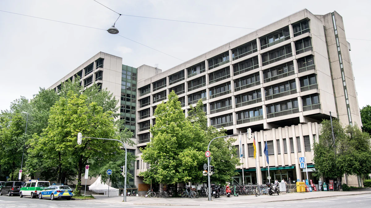 Prozess in München: Mann schubst Einkaufswagen auf den Mittleren Ring - München