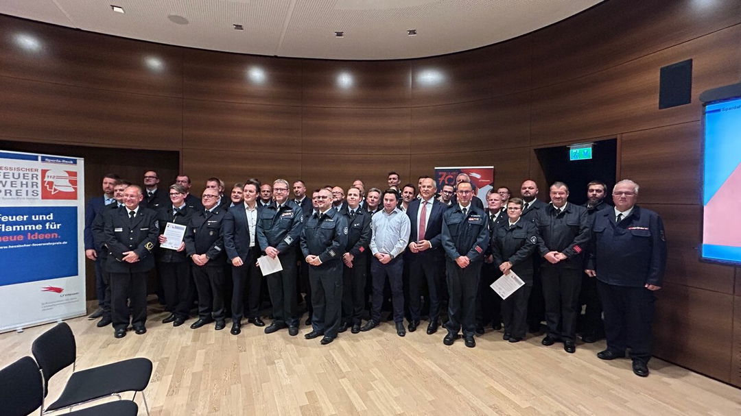 Hessischer Feuerwehrpreis verliehen durch Roman Poseck