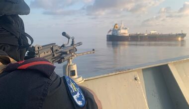 Piratenangriff vor Somalia: EU-Schiff rettet 24 Seeleute von Tanker