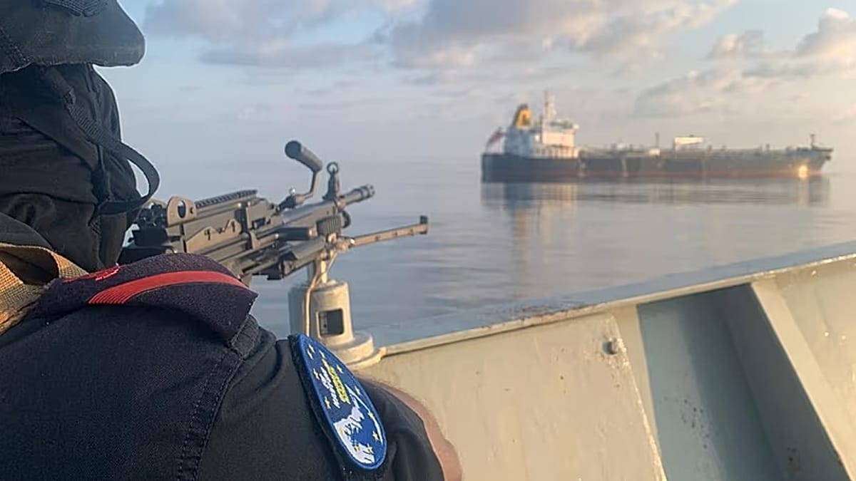 Piratenangriff vor Somalia: EU-Schiff rettet 24 Seeleute von Tanker