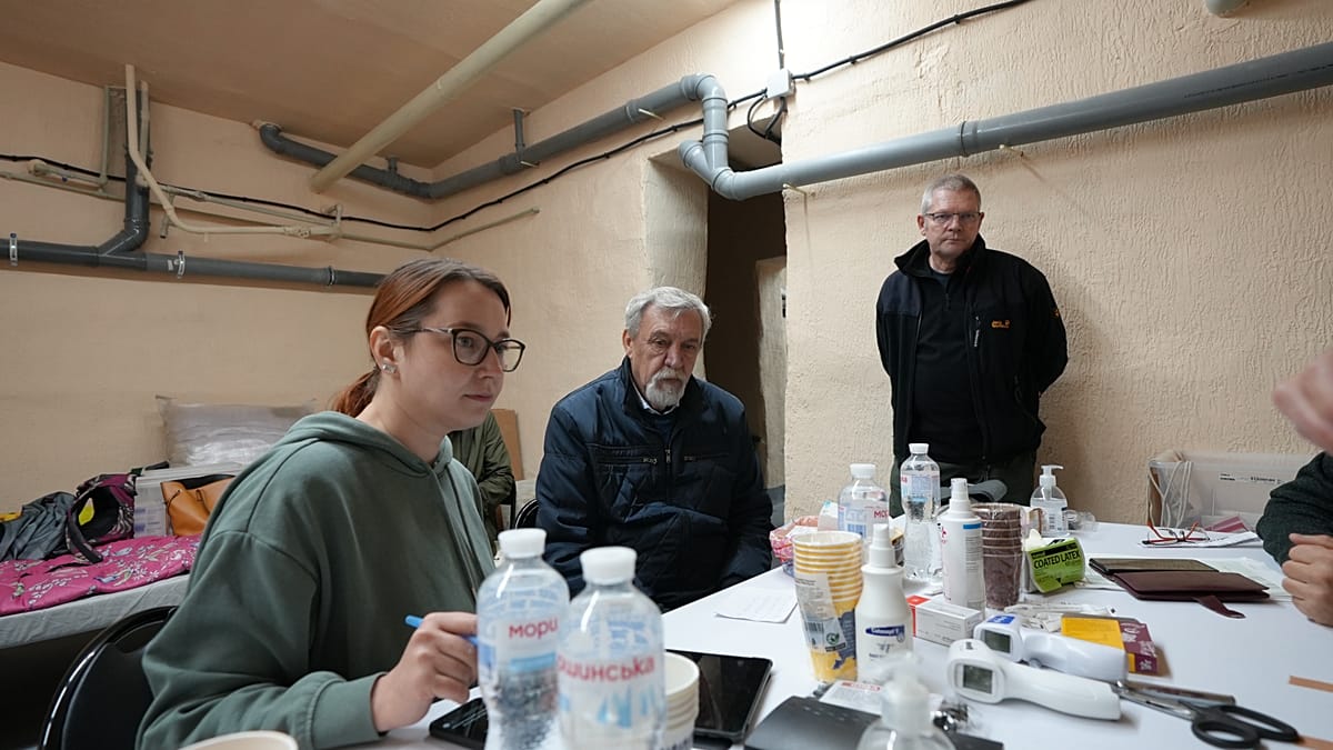 Ukraine: Drohnen machen Jagd auf deutsche Ärzte und Angelina Jolie