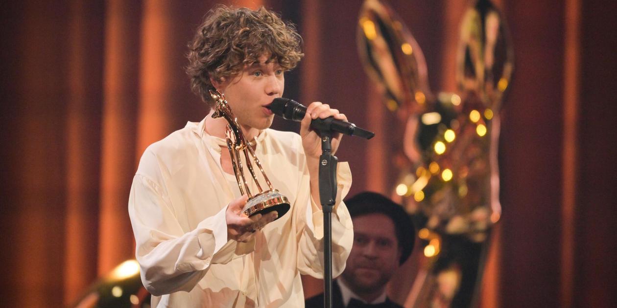 Sänger Zartmann erhält Bambi, beleidigt bei Verleihung die AfD