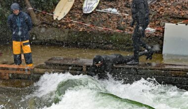 Eisbachwelle in München: Forscher will Surfer-Hotspot mit Holzbrettern und Kies retten | Regional