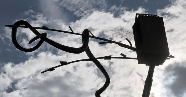 Schlangenskulptur auf der Ludwigsburger Sternkreuzung wird abgebaut