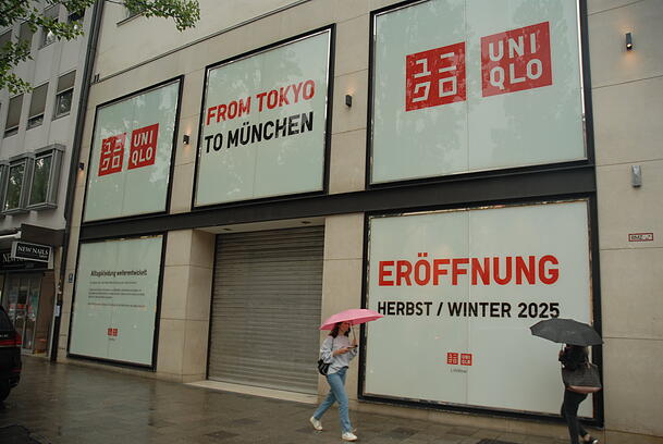 Die Leopoldstraße 35: Hier wird auf mehr als 1000 Quadratmeter der erste Uniqlo-Shop Münchens im Herbst eröffnen. Das Datum steht jetzt fest.