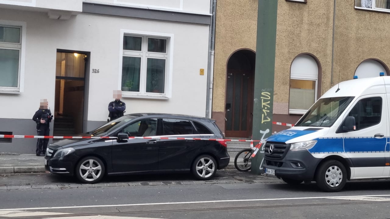 Polizei Düsseldorf nimmt Vater fest: Mutter und Baby tot in Wohnung gefunden | News