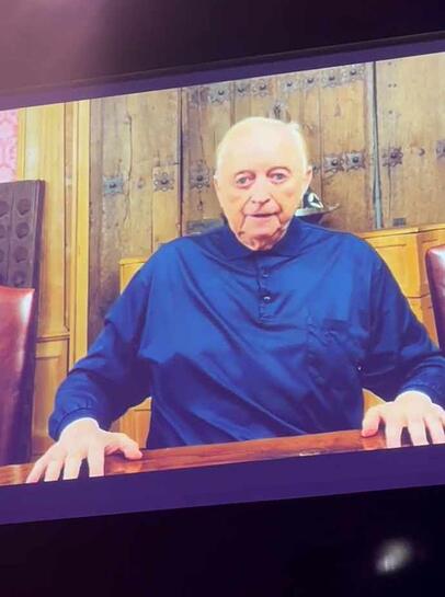 Zur "Hullis"-Premiere überrascht Alfons Schuhbeck mit einer persönlichen Video-Botschaft. Zur "Hullis"-Premiere überrascht Alfons Schuhbeck mit einer persönlichen Video-Botschaft.