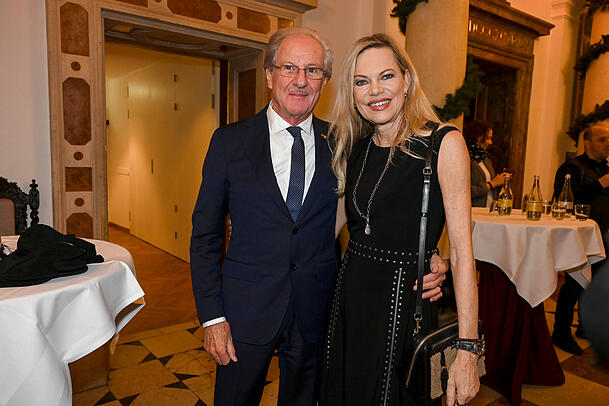 Seit 2001 ist Nina Ruge mit dem Wirtschaftsmanager Wolfgang Reitzle verheiratet.