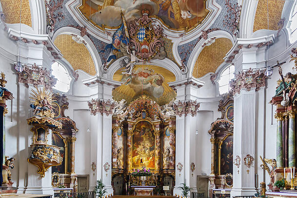 Die Rokoko- und Klosterkirche St. Anna im Lehel – der Innenraum ist prachtvoll rekonstruiert worden.