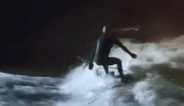 Guerilla-Aktion in der Nacht: Münchner Eisbachwelle von Surfern wieder hergestellt