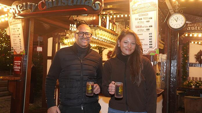 Ein neuer Weihnachtsmarkt für München: Lilli Blume ist die Veranstalterin von "Santa's Isarzauber“ auf der Praterinsel. Vater Charles Blume hat schon zahlreiche festliche Events in ganz Deutschland veranstaltet (u.a. Winterworld an der Motorworld). Ein neuer Weihnachtsmarkt für München: Lilli Blume ist die Veranstalterin von "Santa's Isarzauber“ auf der Praterinsel. Vater Charles Blume hat schon zahlreiche festliche Events in ganz Deutschland veranstaltet (u.a. Winterworld an der Motorworld).