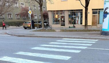 Eigeninitiative auf der Straße: Münchner sprühen Zebrastreifen auf die Fahrbahn