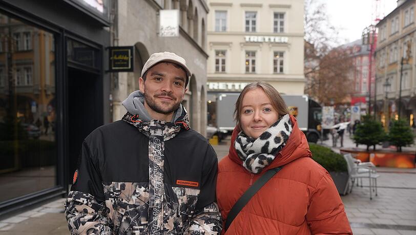 Valentino Schwarz und Luise Schneider stehen der Weihnachtswerbung eher kritisch gegenüber. Valentino Schwarz und Luise Schneider stehen der Weihnachtswerbung eher kritisch gegenüber.
