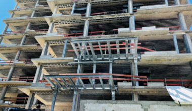 Bürohochhaus wird zum barrierefreien Wohnhaus mit Balkonen