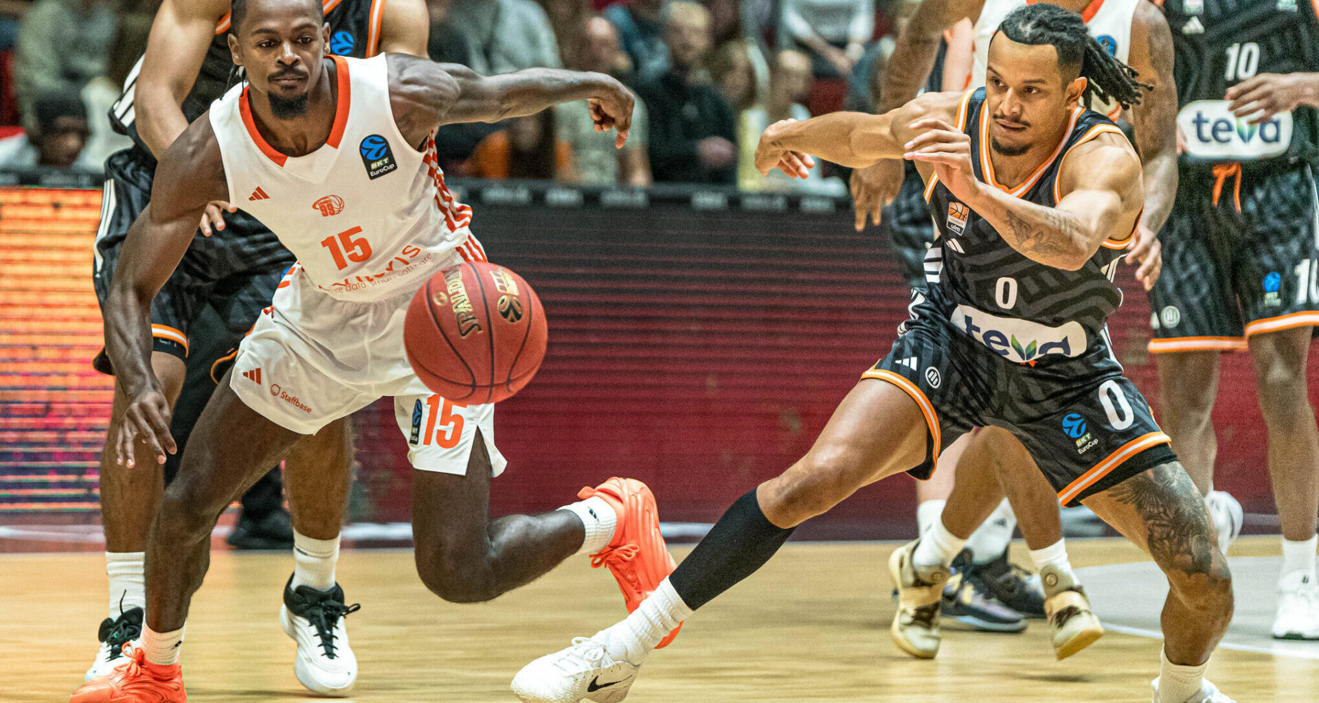 Niners Chemnitz wollen nach dem Sieg im Eurocup in der Bundesliga gegen die Basketball Löwen Braunschweig nachlegen