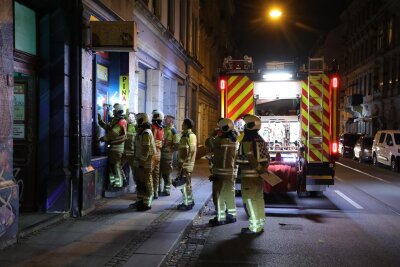 Brand in Bar sorgt für Feuerwehreinsatz in Dresden - Am Samstag kam es in einer Bar in Dresden zu einem Brand.