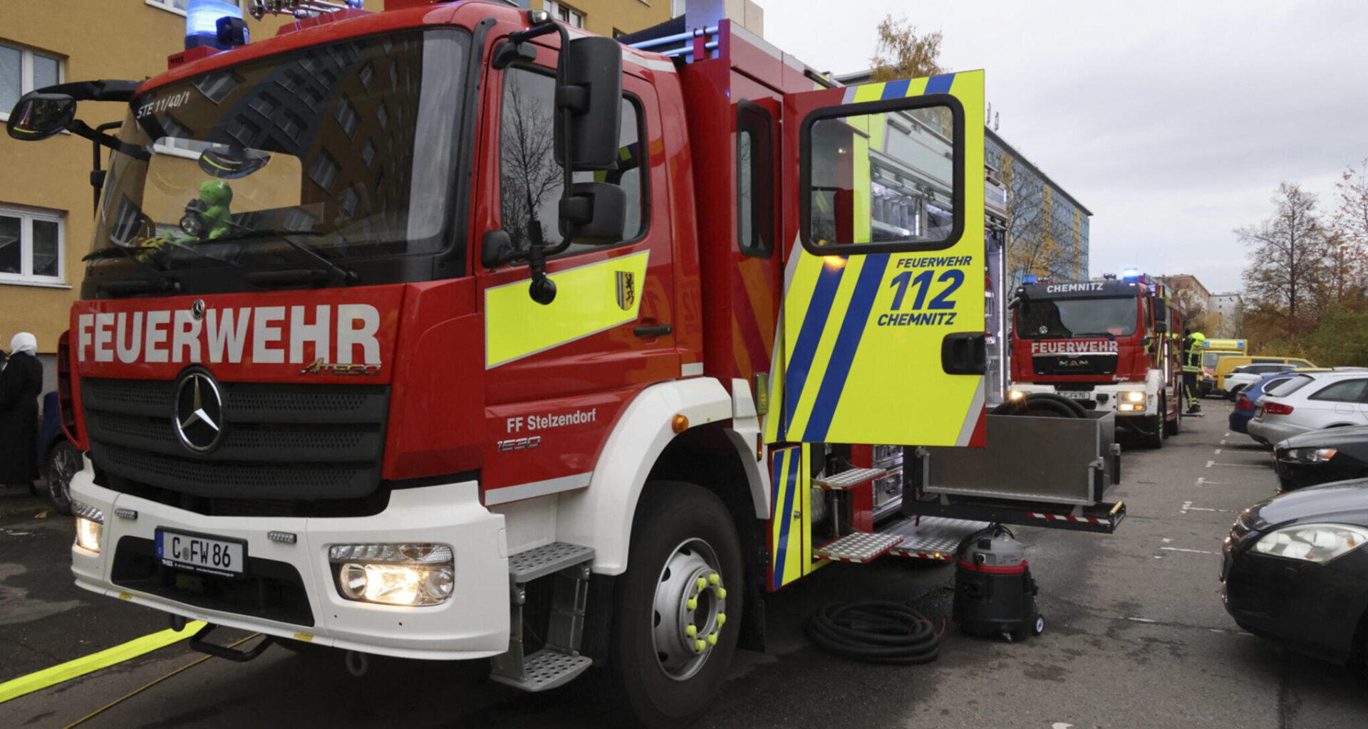 Defekte Mikrowelle löst Wohnungsbrand in Chemnitz aus: Feuerwehr im Einsatz