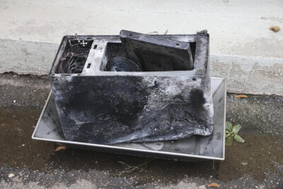 Defekte Mikrowelle löst Wohnungsbrand in Chemnitz aus: Feuerwehr im Einsatz - Eine offenbar defekte Mikrowelle hatte Feuer gefangen und zu einem Wohnungsbrand geführt.