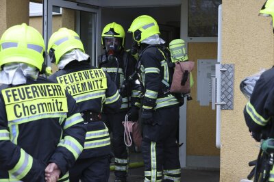 Defekte Mikrowelle löst Wohnungsbrand in Chemnitz aus: Feuerwehr im Einsatz - Bei Eintreffen der Feuerwehr bestätigte sich das Meldebild.
