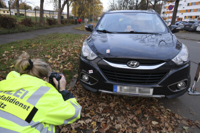 Zwei Kinder bei Verkehrsunfall in Chemnitz verletzt: Die Polizei ermittelt - Beide Kinder wurden verletzt ins Krankenhaus gebracht.