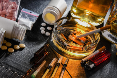 39-Jähriger schlägt in einer Nacht 16 Autoscheiben in Dresden ein - Symbolbild.