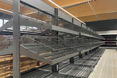 Neueröffnung im Chemnitzer Süden: So modern wird das Einkaufserlebnis im neuen Aldi-Markt - Dreistufige Präsentationsregale sorgen für mehr Platz in den Gängen.