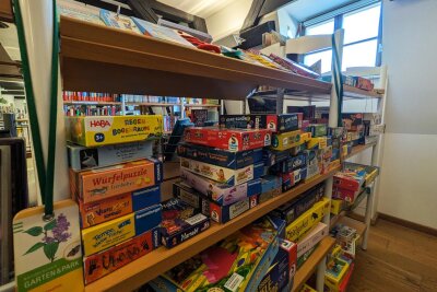 So will eine Bibliothek im Erzgebirge zum Treffpunkt werden - Traditionelle Brettspiele gibt es zur Genüge.