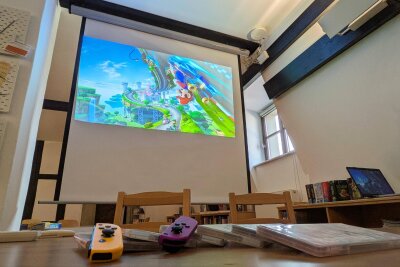 So will eine Bibliothek im Erzgebirge zum Treffpunkt werden - Dank moderner Technik sind auch Computerspiele möglich.