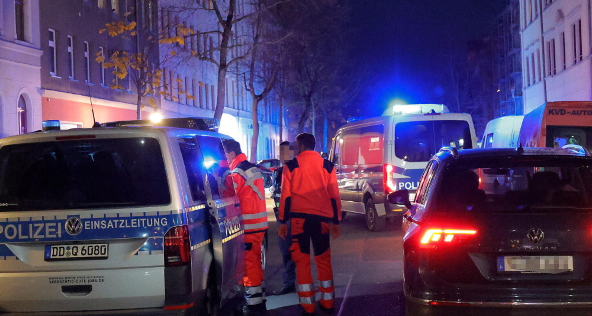 Einsatz in Chemnitz: Werkzeuge fliegen auf Straße
