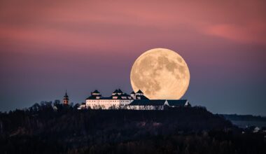 Hobbyfotograf gelingt spektakuläre Aufnahme vom Supermond und Schloss Augustusburg