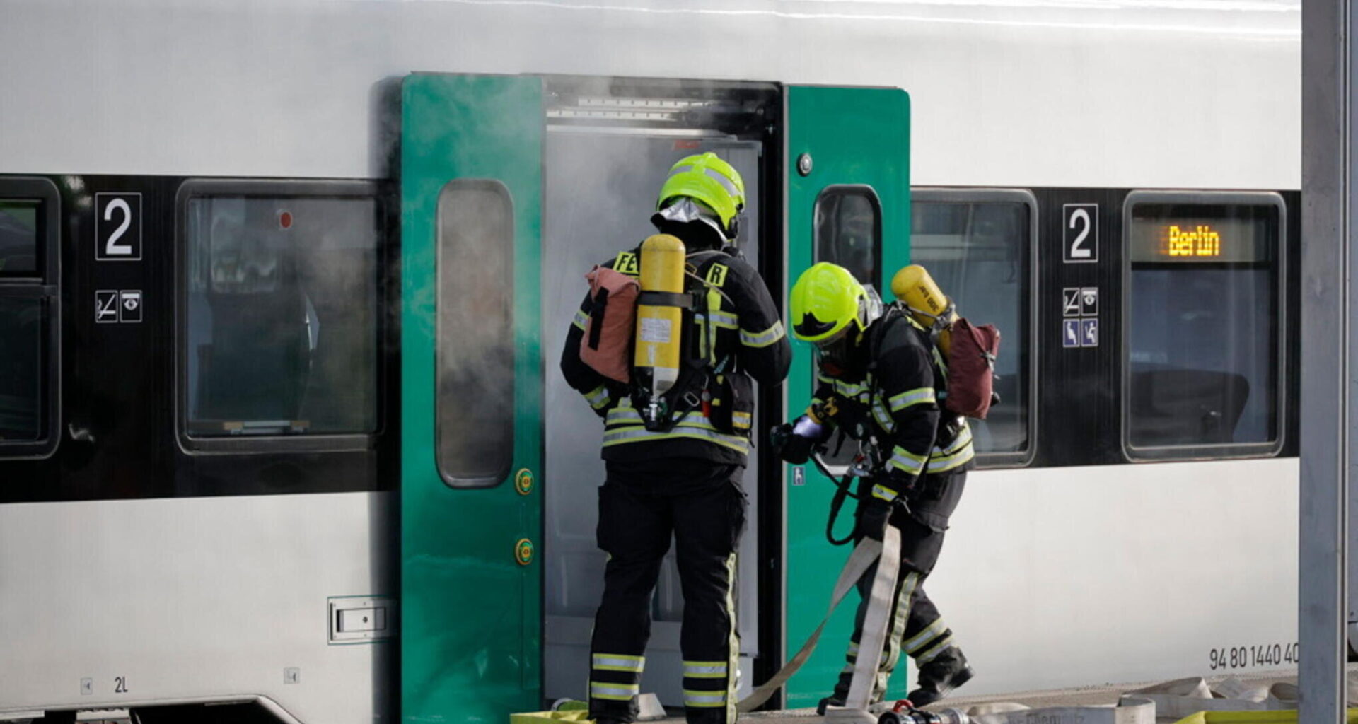 Feuerwehr-Übung mit neuem Batteriezug im Chemnitzer Hauptbahnhof
