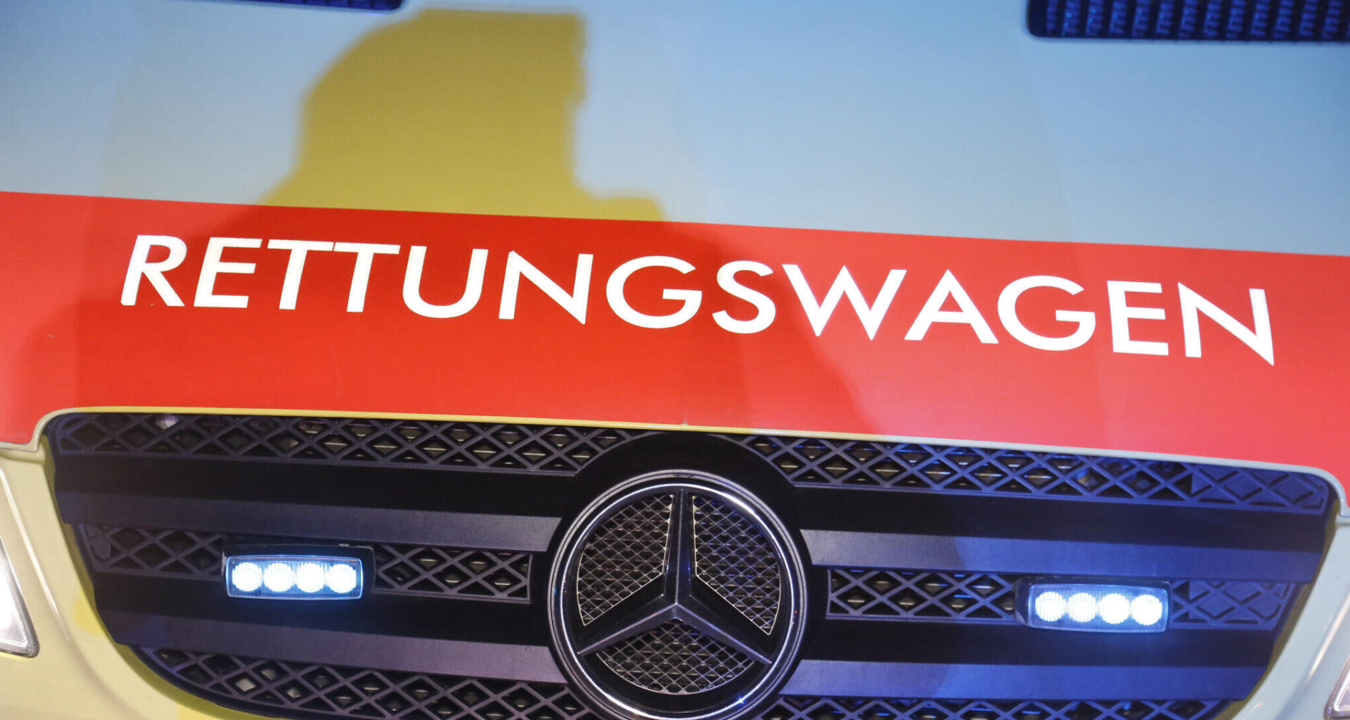 Radfahrerin (65) knallt in Chemnitz gegen Autotür