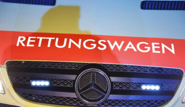 Radfahrerin (65) knallt in Chemnitz gegen Autotür