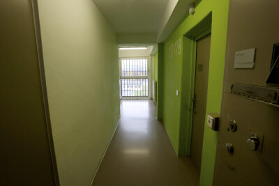 Tag der offenen Tür in der JVA Chemnitz ermöglicht seltene Einblicke in den Haftalltag - Der Blick hinter die Mauern: Begegnung mit einem sonst verborgenen Lebensalltag.