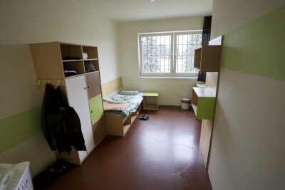 Tag der offenen Tür in der JVA Chemnitz ermöglicht seltene Einblicke in den Haftalltag - Haftraum in der JVA Chemnitz: So leben die Inhaftierten.
