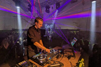 Techno-Party im Erzgebirge lockt 650 Besucher an - Unter anderem sorgt DJ Marix in Grünhainichen für beste Unterhaltung