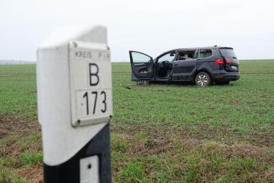 Update: Verkehrsunfall auf der B173 bei Grumbach: PKW überschlägt sich - Unfallbeteiligter entfernt sich vom Unfallort - Am Montagmorgen kam es gegen 8.30 Uhr auf der B 173 zwischen Grumbach und Herzogswalde zu einem Verkehrsunfall.