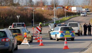 Kreuzungsunfall in Chemnitz: Zwei Verletzte nach Kollision