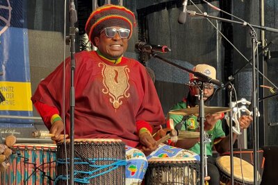 Afrika-Festival im Weltecho: Tanzen, Trommeln, Schlemmen und Staunen - Ob Afro-Jazz, Reggae oder traditionelle Rhythmen – das musikalische Programm lädt zum Tanzen, Staunen und Mitfühlen ein.